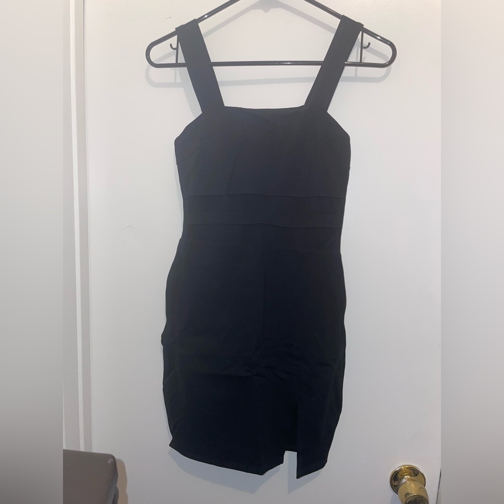 Elegant Black Sleeveless Dress